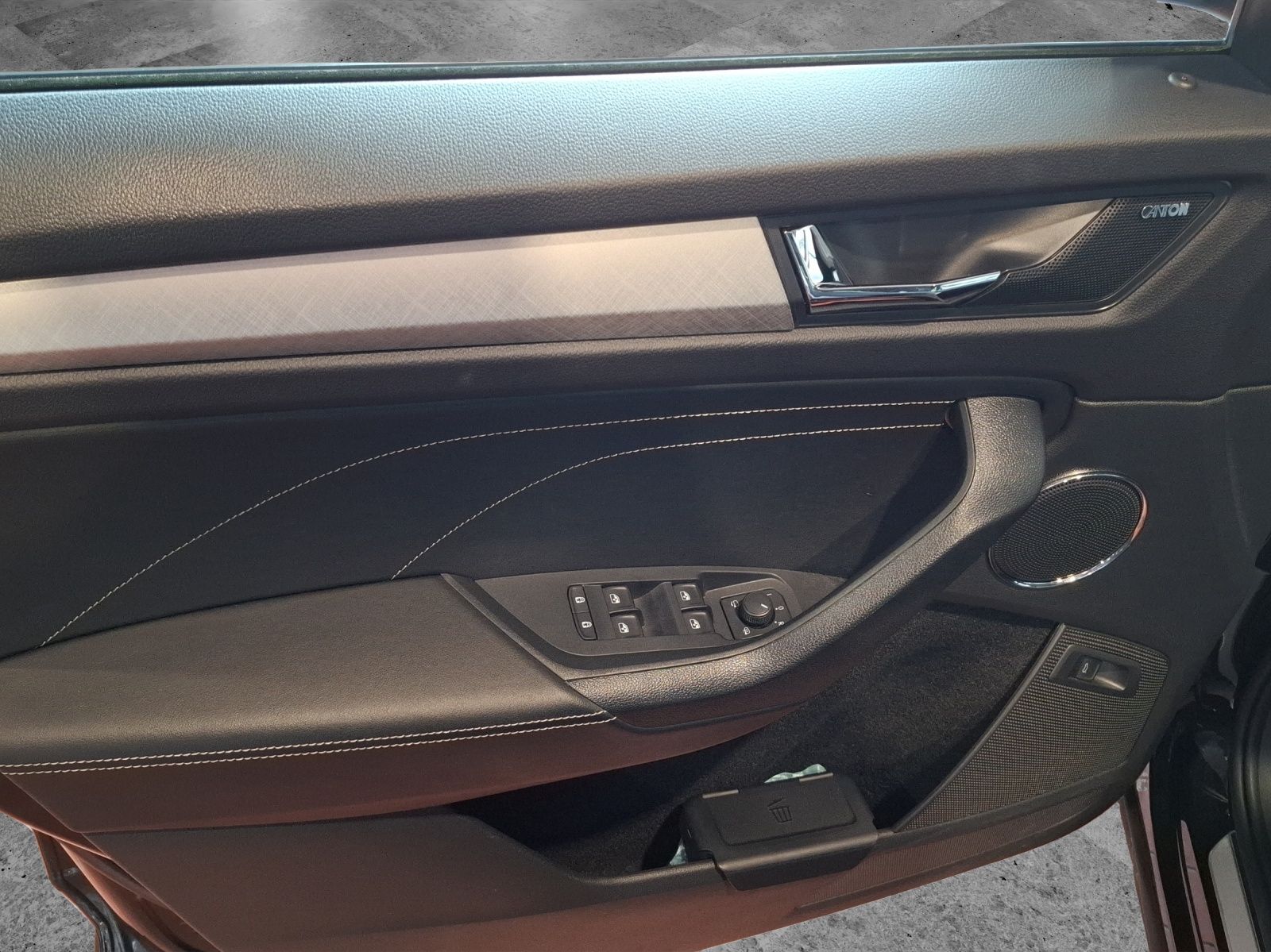 Fahrzeugabbildung SKODA Kodiaq TSI Tour DSG 4x4 Standhzg. Matrix AHK Nav