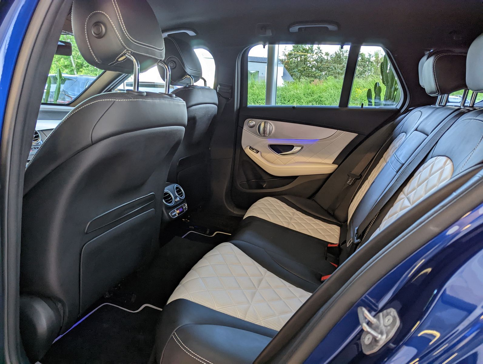MERCEDES-BENZ C 300 d AMG Multbeam Burmester Memory designo 19 - Image 13
