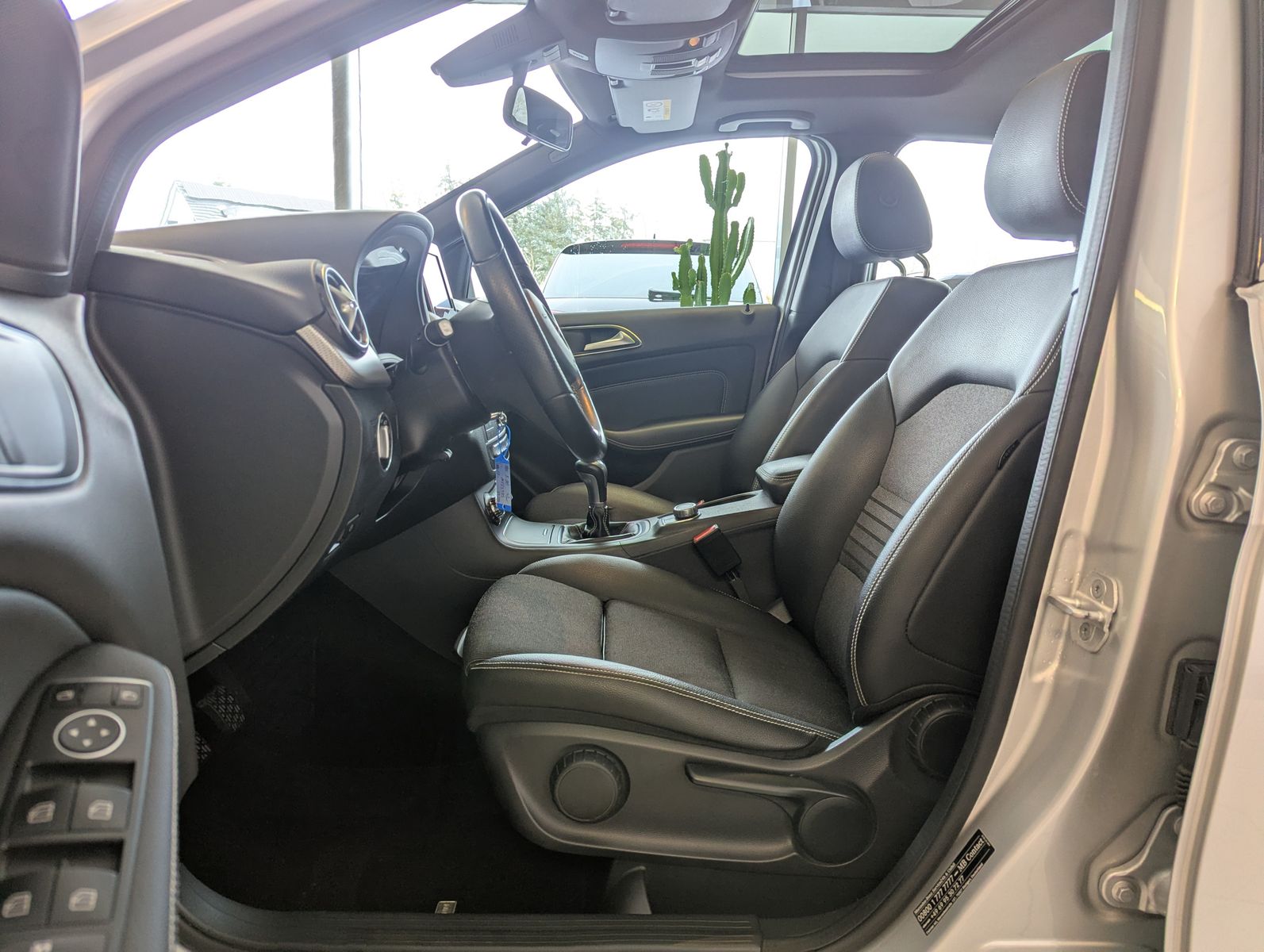 MERCEDES-BENZ B 180 Kamera Panoramadach LED - Image 13