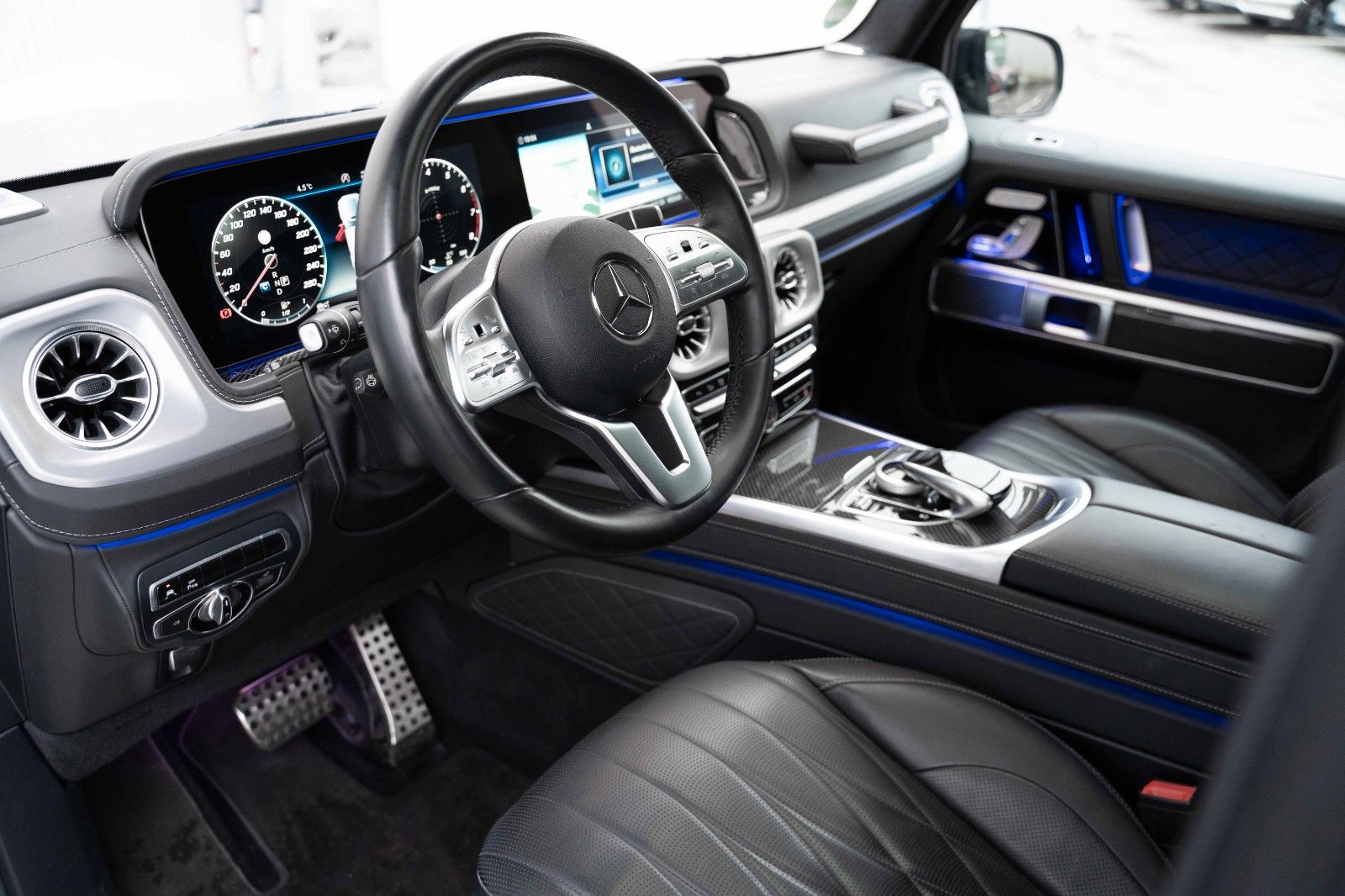Fahrzeugabbildung Mercedes-Benz G500 V8 AMG BURM MEMORY CARBON 20" PANO 360° G63