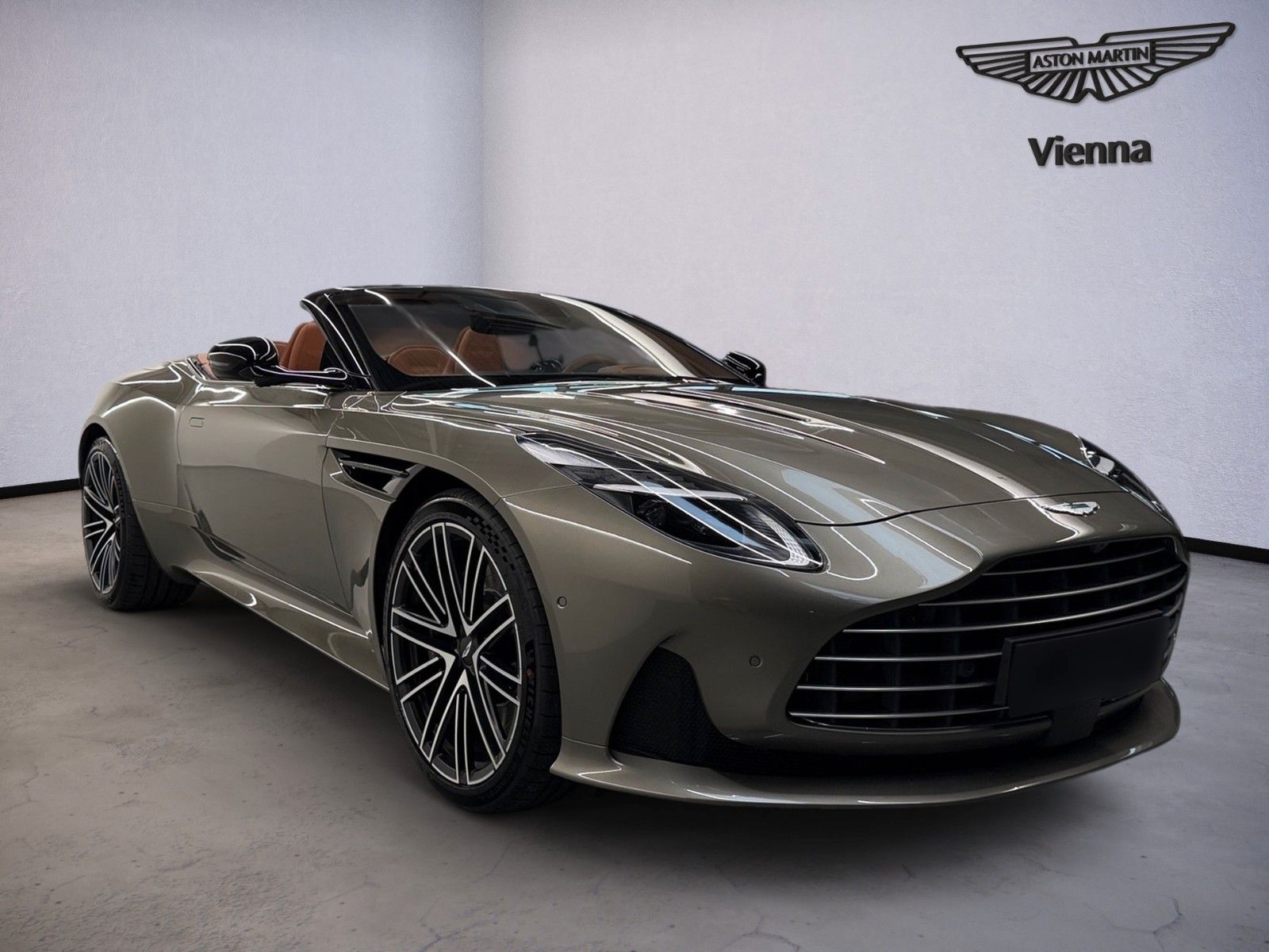 Aston Martin DB12 Volante | Titanium Grey | Black Pack imagem 2