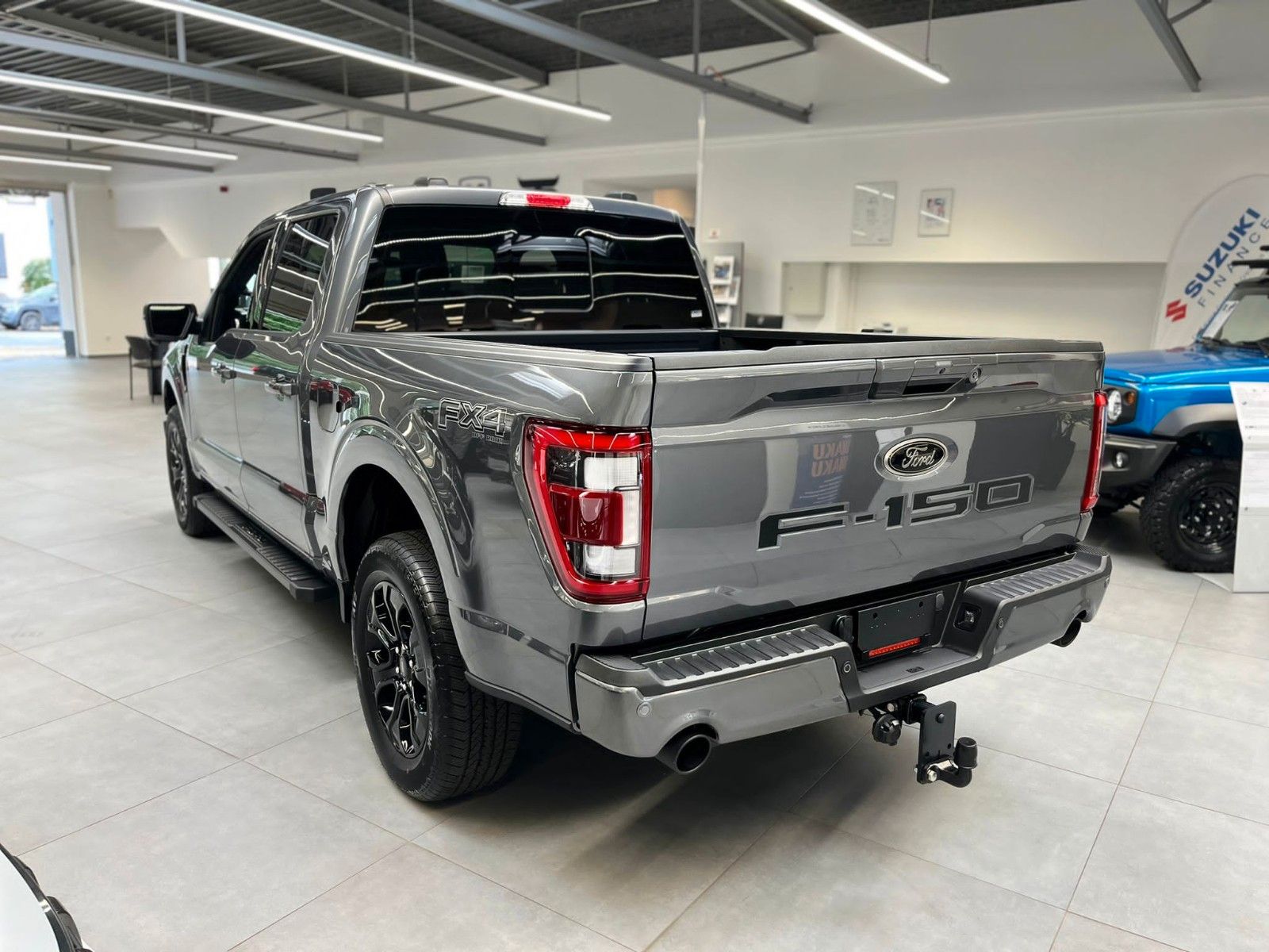 Fahrzeugabbildung Ford F-150 Lariat 5.0L V8 Supercrew 5,5" Black Ed.