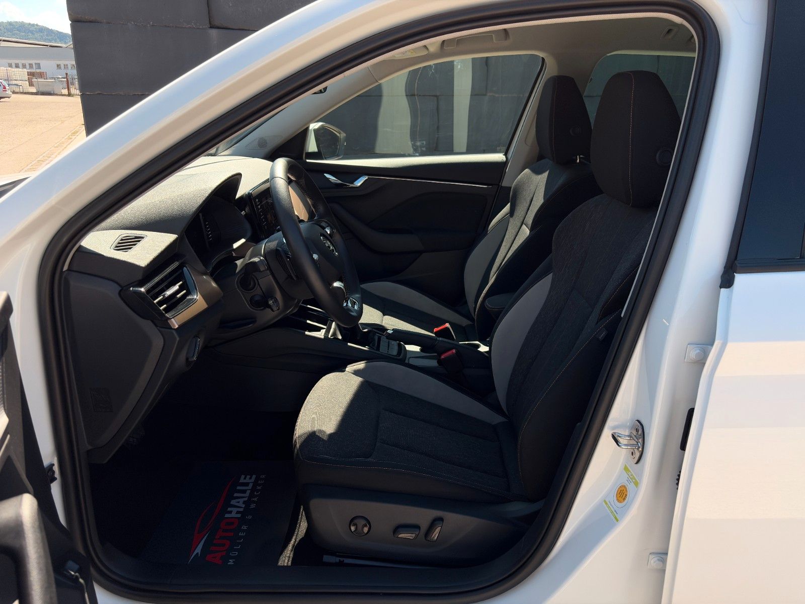 Fahrzeugabbildung SKODA Kamiq 1.0 TSI DSG Style CarPlay LED ACC CAM LHZ