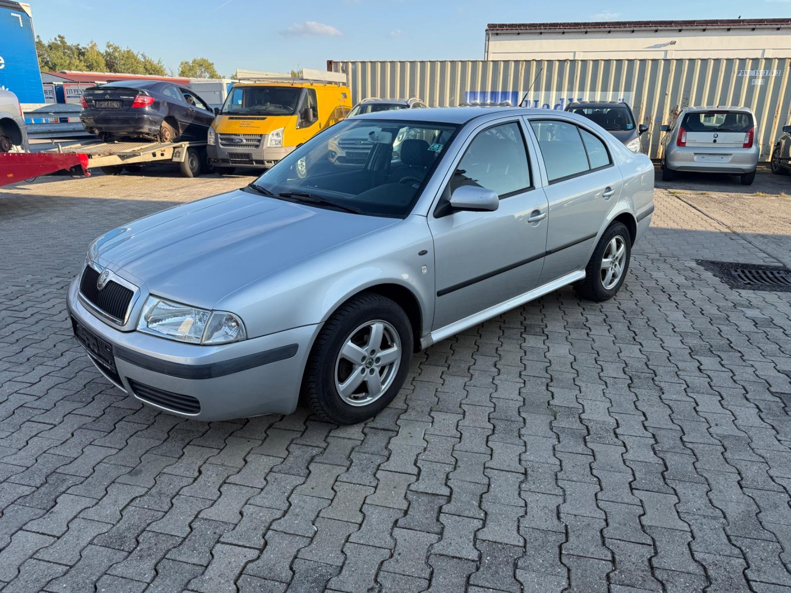 Skoda Octavia 1.6 Ambiente,,,Tüv  März 2027