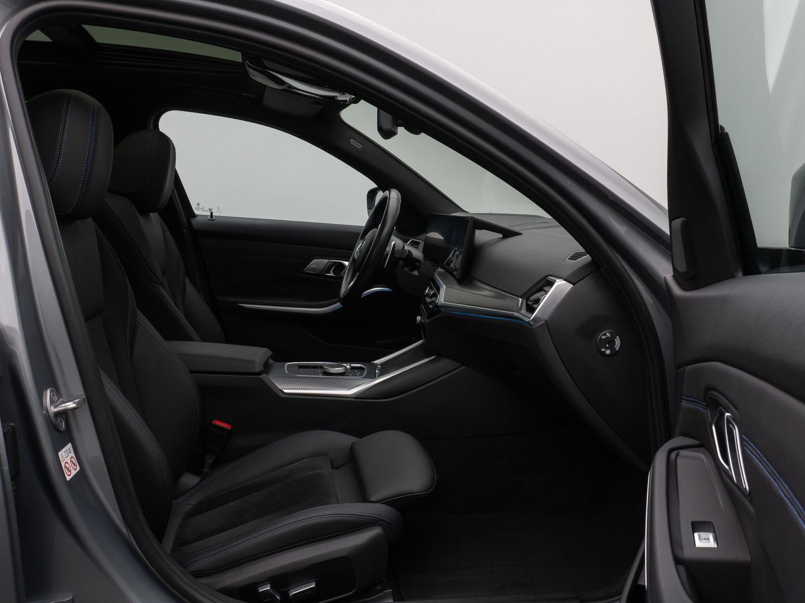 Fahrzeugabbildung BMW 330e M Sport Panorama Kamera HUD DAB HiFi AHK