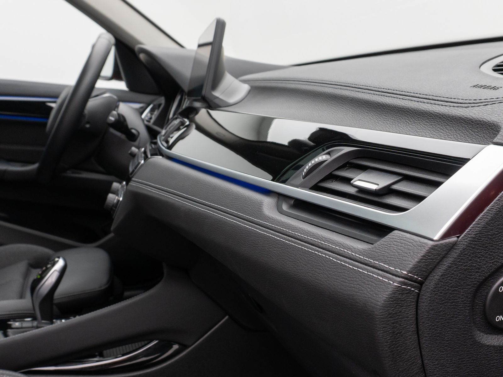 Fahrzeugabbildung BMW X1 xD20d Sport Line Panorama Kamera HUD DAB AHK