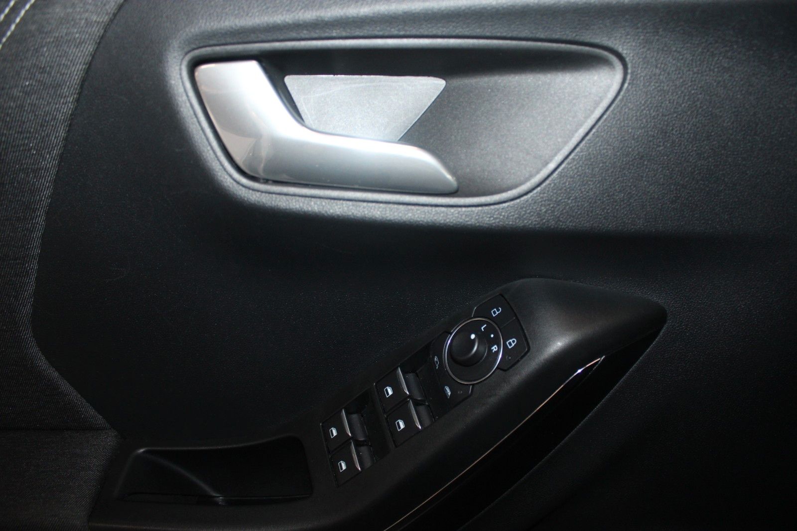 Fahrzeugabbildung Ford Puma MHEV Titanium AHK LED NAVI CAM WinterPaket