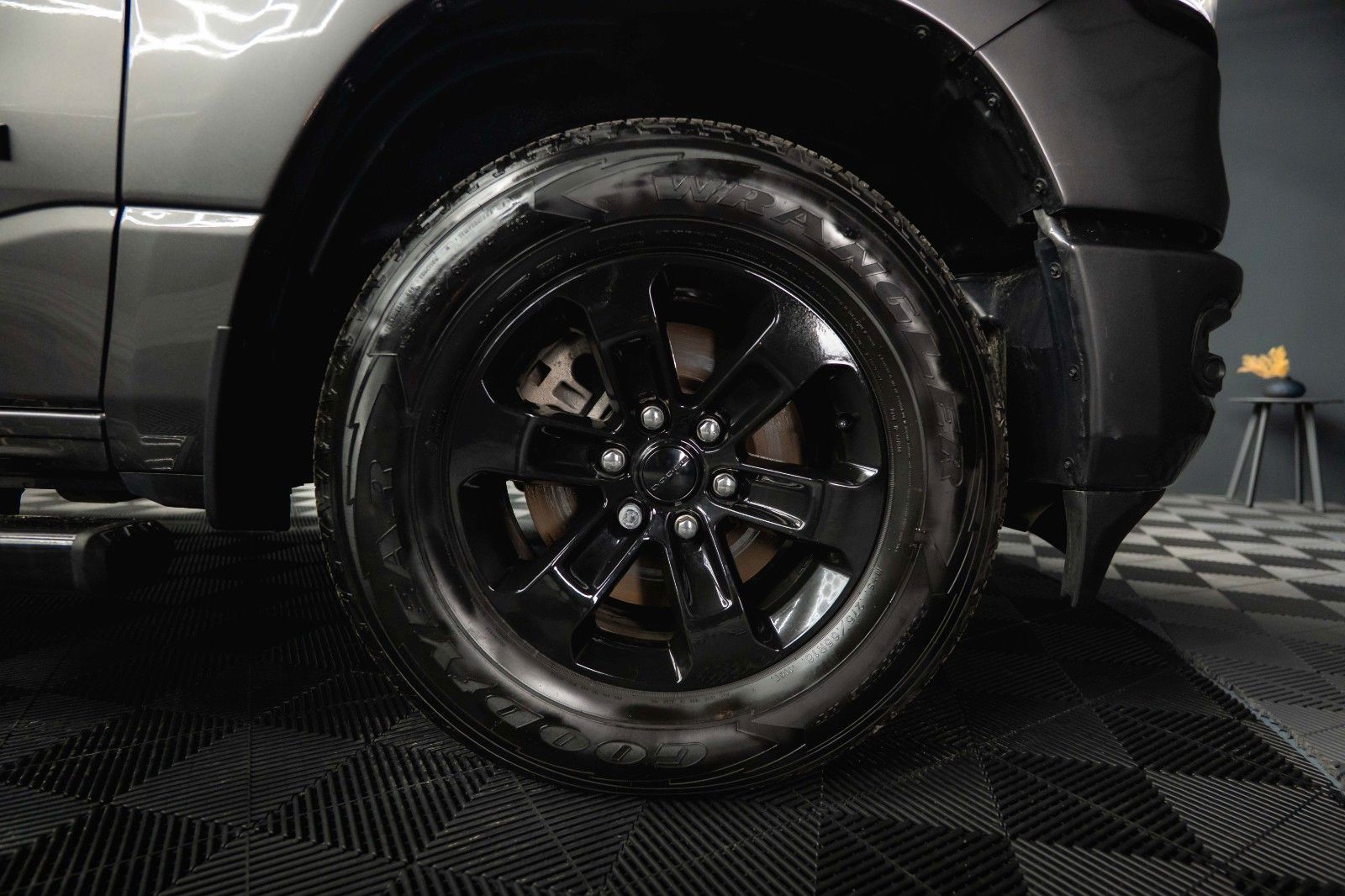 Fahrzeugabbildung Dodge RAM 5.7 V8 HEMI 4x4 LARAMIE Offroad Night LED