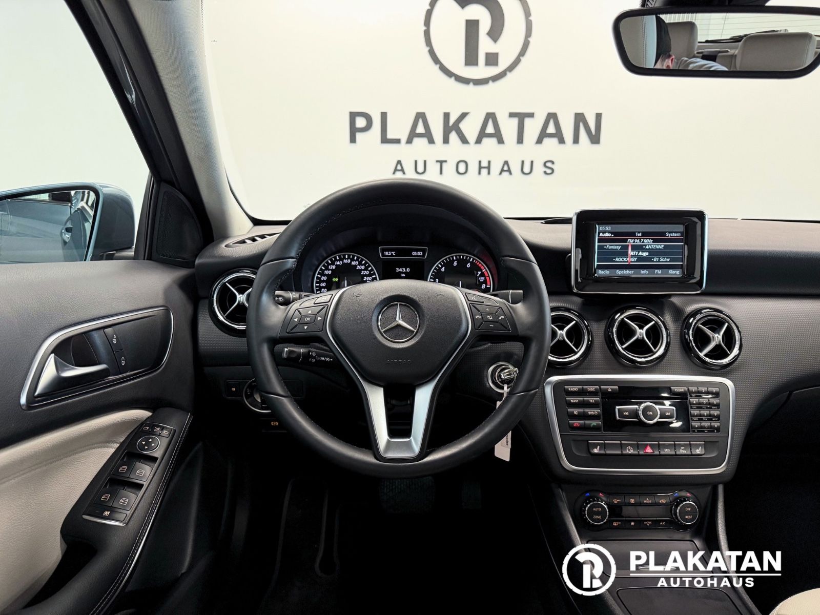 Fahrzeugabbildung Mercedes-Benz A 180 Style Bi-Xenon 1Hand MB-Service