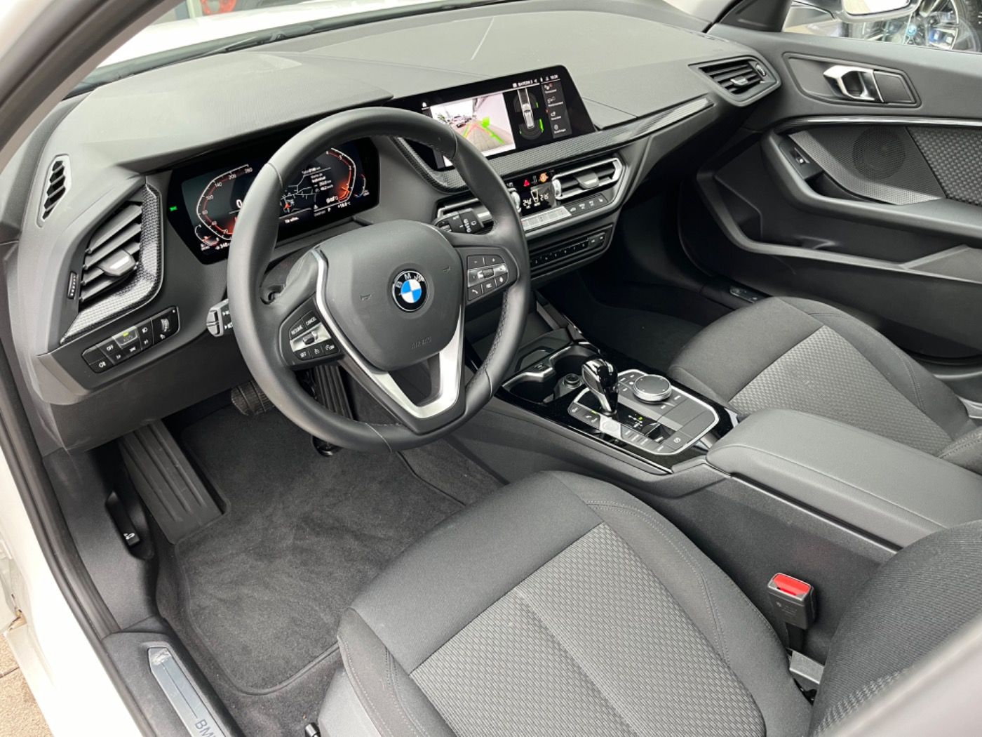 Fahrzeugabbildung BMW 118d Aut. Advantage DrivAssi/ParkAssi/AdaptLED