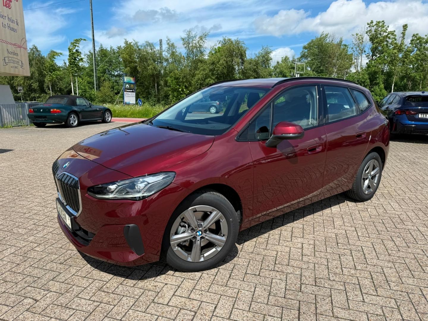 BMW 220 Active Tourer i Aut. AHK Navi LED SHZ Komfor