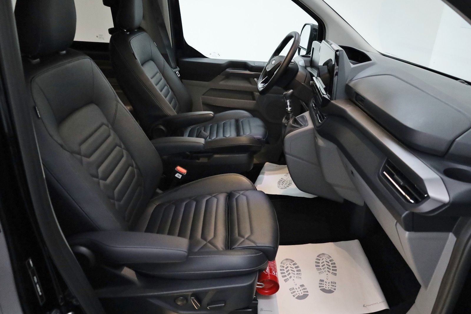 Fahrzeugabbildung Ford Tourneo Custom 2.0  320 L2 Titanium,8 Sitzer,AHK