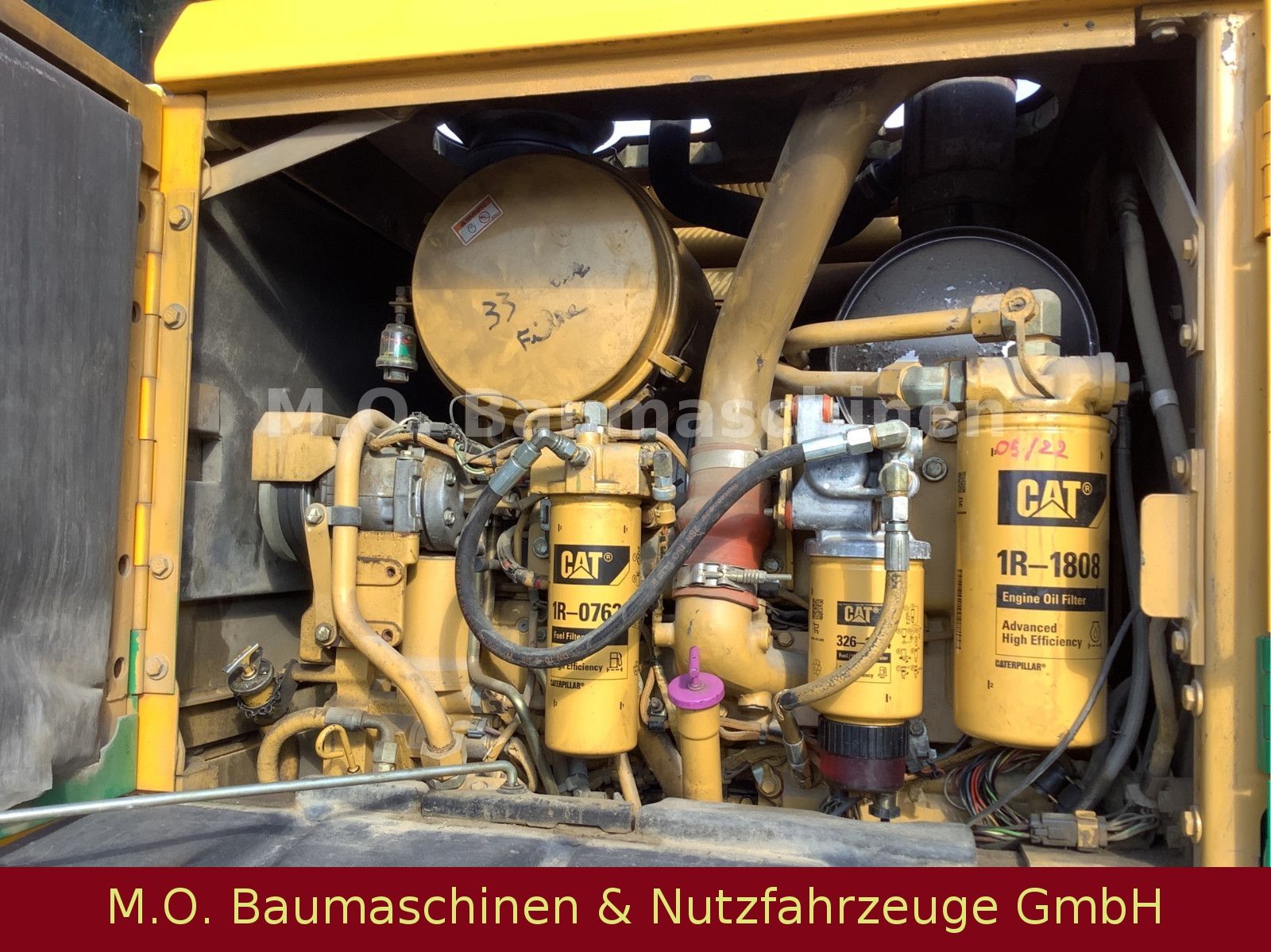 Fahrzeugabbildung CAT 120 H / Ripper / Planierschild