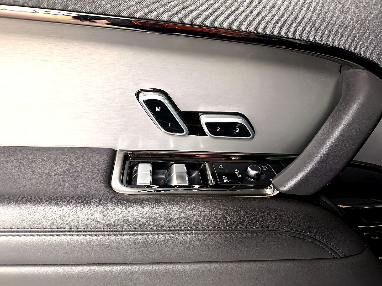 Fahrzeugabbildung Land Rover Range Rover Sport Dynamic SE/PANO/3D''KAMER/MERI