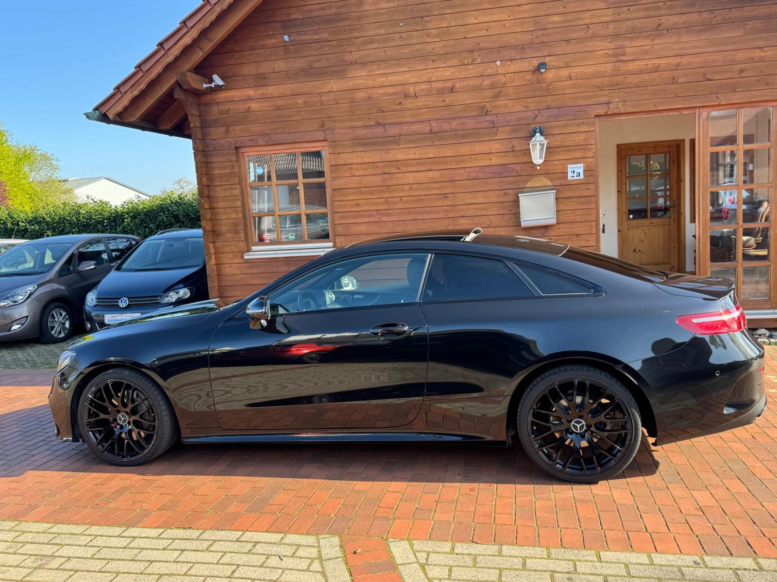 Mercedes-Benz E 220 *AMG Line*Widescreen*Voll Leder*Pano*