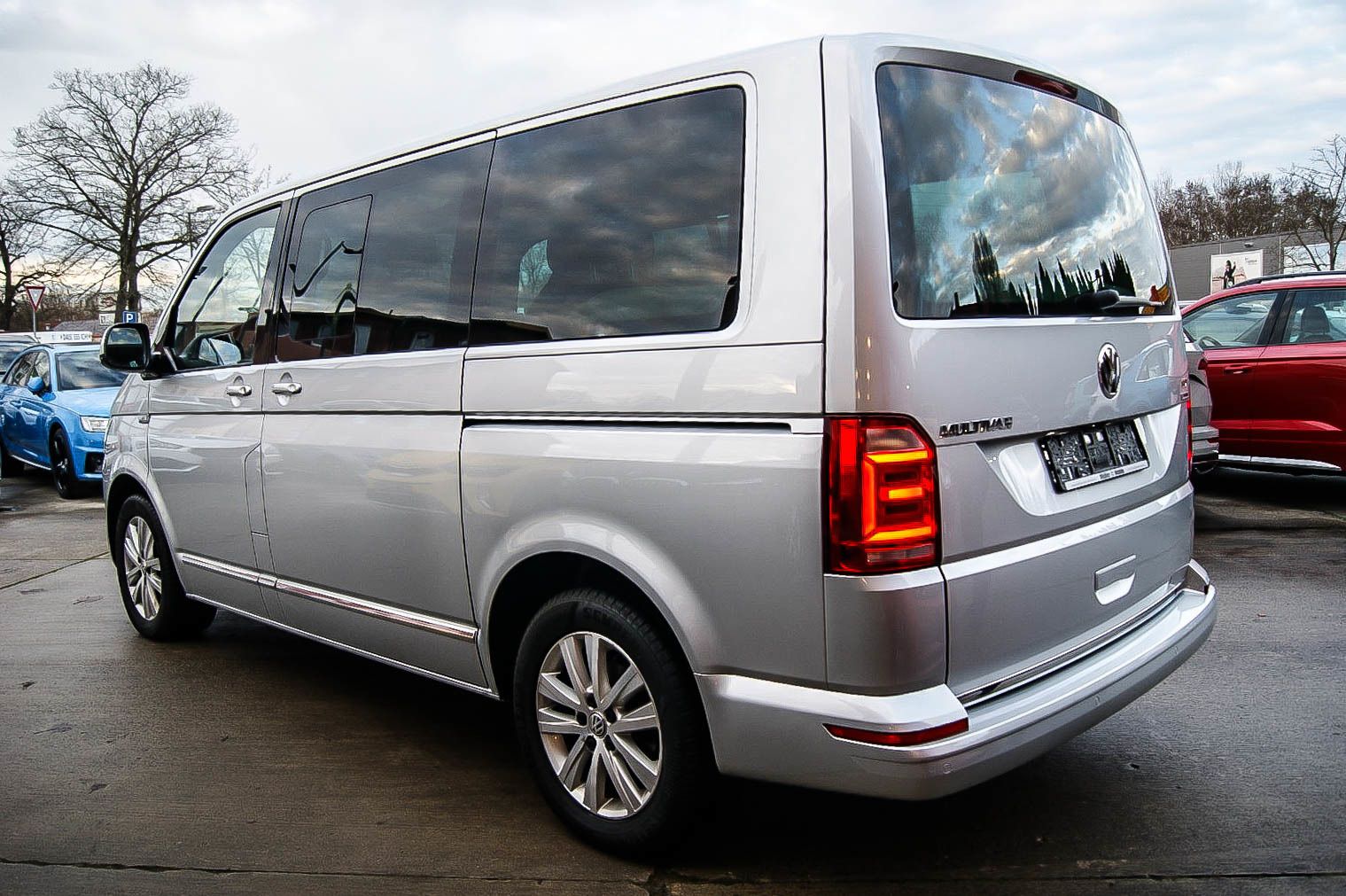 Fahrzeugabbildung Volkswagen T6 Multivan 20TDI DSG Highline 6-Sitze STHZ BETT