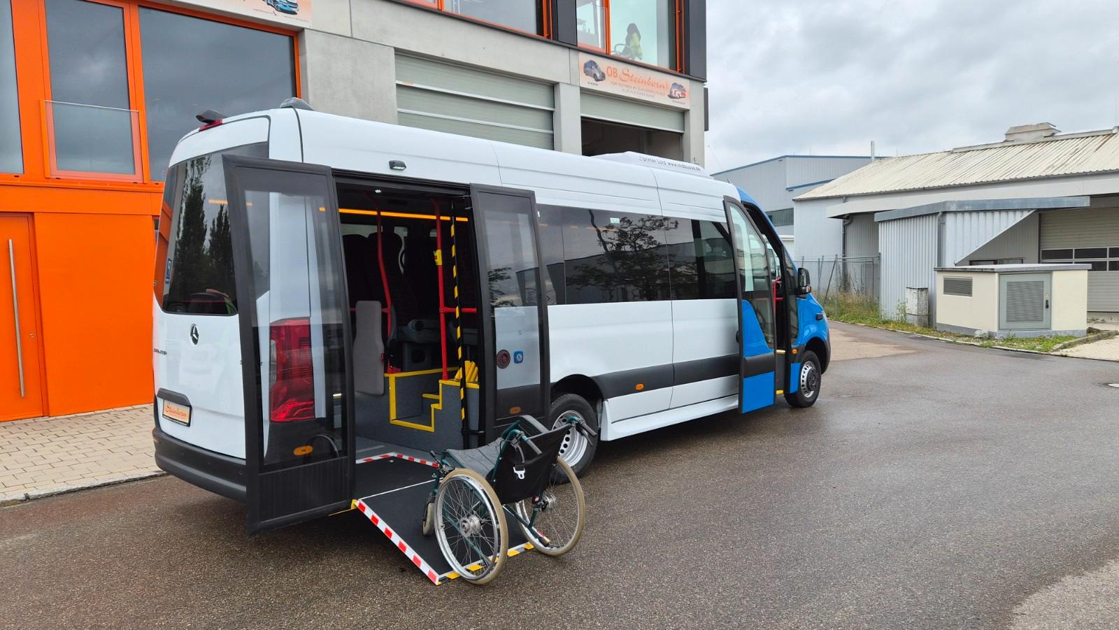 Mercedes-Benz Sprinter 517 Heckniederflur Vorlauffahrzeug