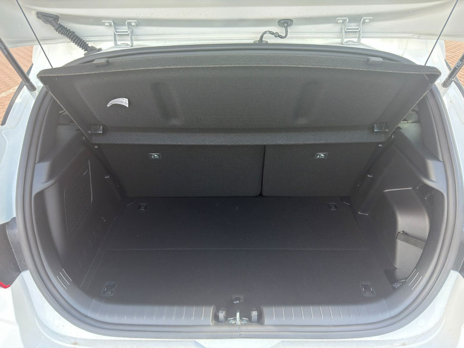Fahrzeugabbildung Hyundai i20 1.0 T-GDI Blackline *Navi*RFKamera*LED*BOSE*