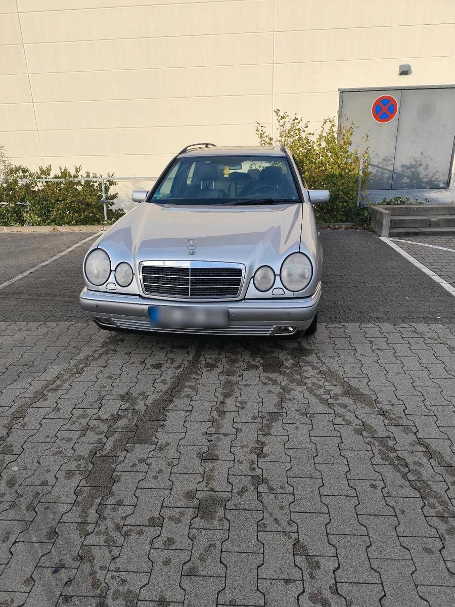 Mercedes-Benz E 320
