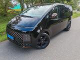 Hyundai STARIA 2.2 CRDi Signature 7-Sitzer Auto 2WD ... - schwarze Hyundai STARIA