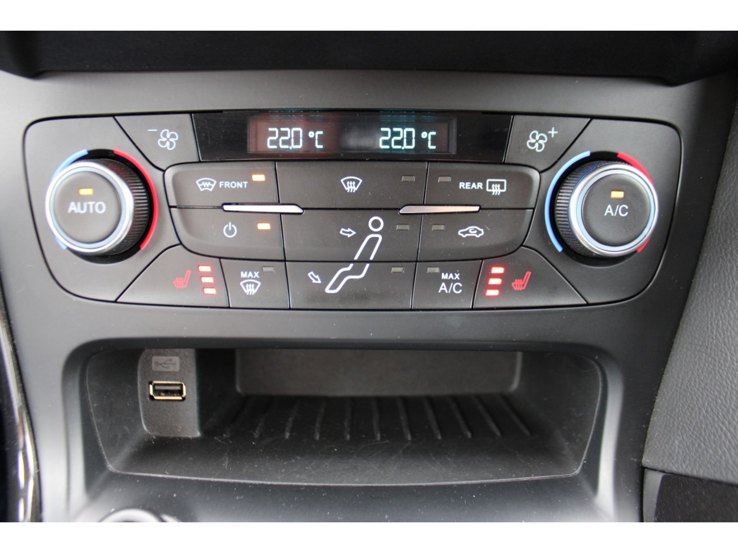 FORD Focus Turnier Titanium 1.5 EcoBoost Xenon RFK GR - Image 22