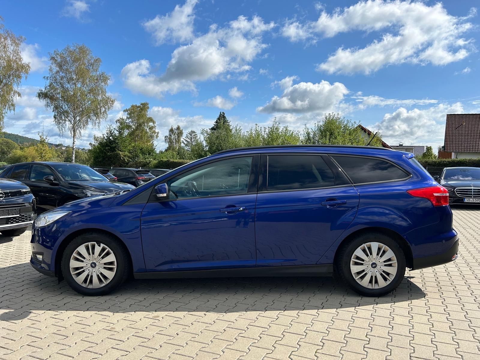 Fahrzeugabbildung Ford Focus Turnier Business°Navi°Winterpaket°AHK