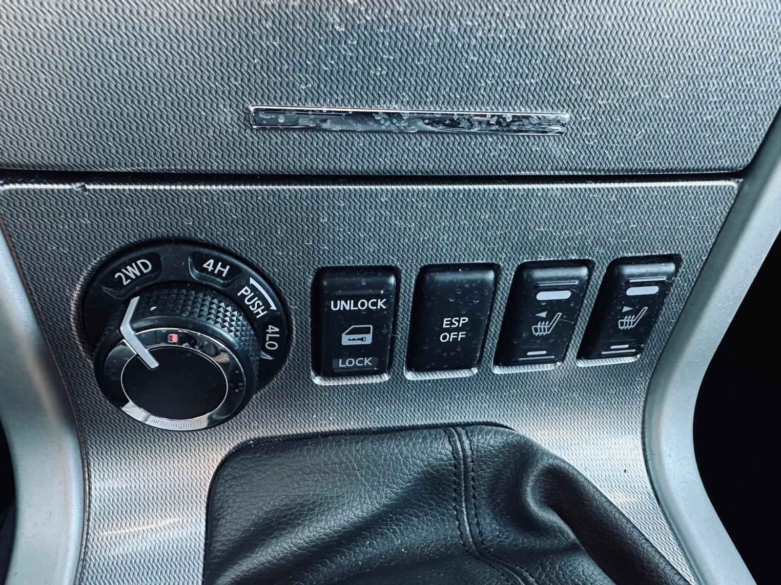 Nissan Navara King Cab 190CH | 4x4 | GPS | Caméra | Attelage