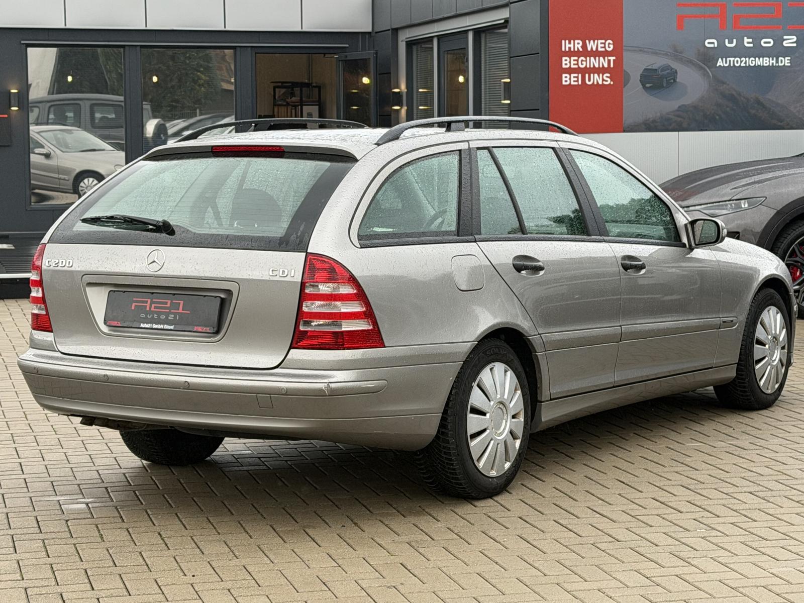 Mercedes-Benz C200 2005 — вигляд ззаду