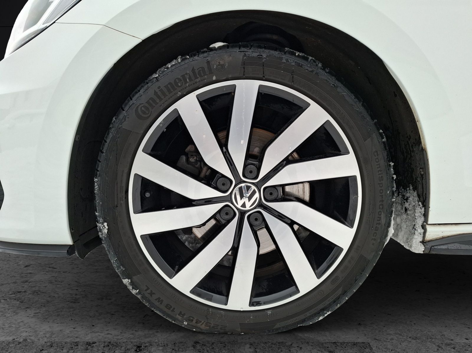 Fahrzeugabbildung Volkswagen Touran TDI Highline 7-Si R-Line LED AHK Navi ACC