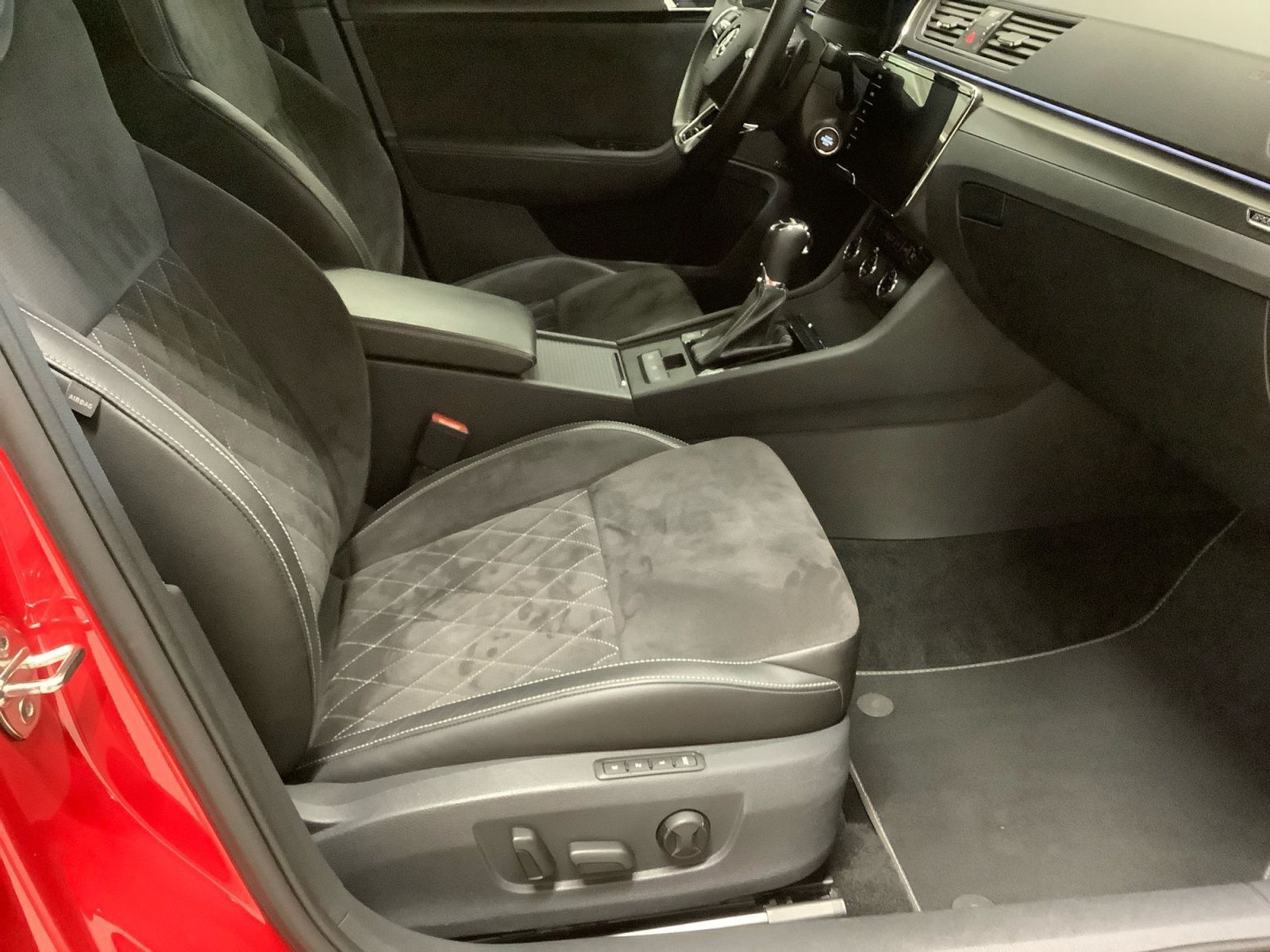 Superb Combi Sportline 206 kW 4x4 NAVI LED AHK