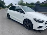 Mercedes-Benz B 200 d 4MATIC DCT -AMG - Mercedes-Benz B 200: 4matic