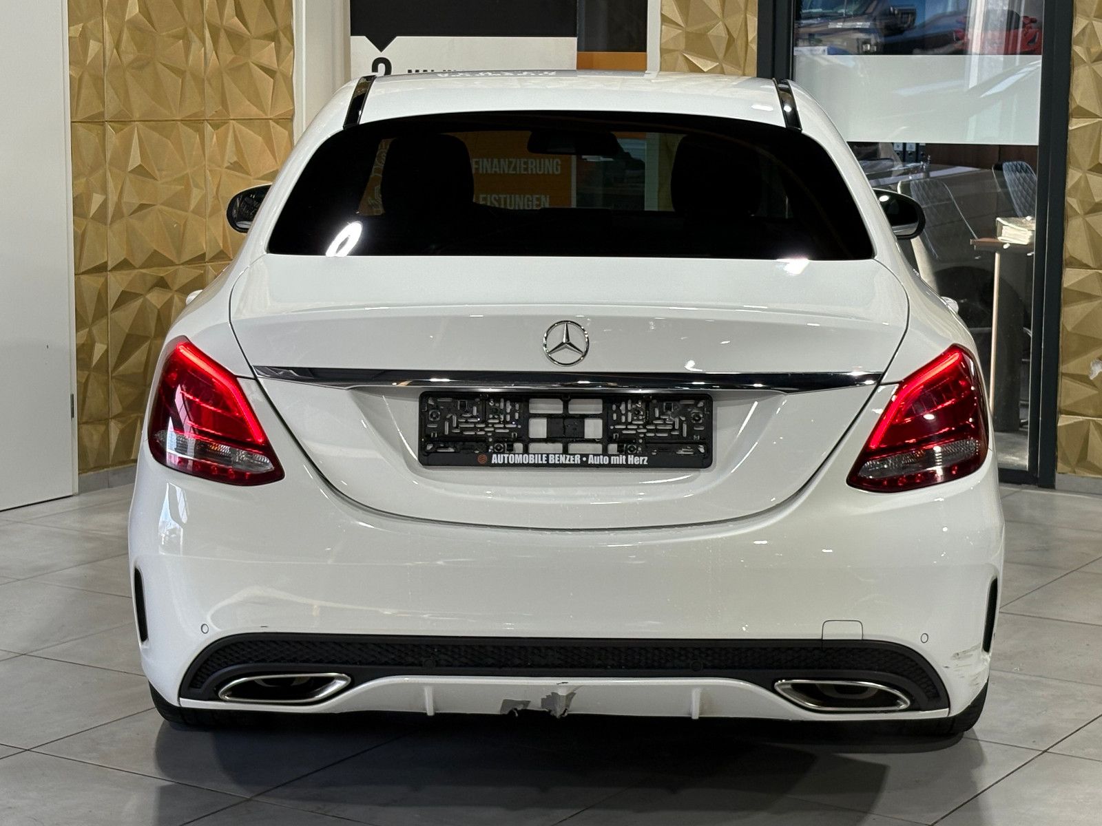 Fahrzeugabbildung Mercedes-Benz C 200 Lim. C 200 CGI/AMG-LINE/PDC/SOUND/SHZ/KLIM