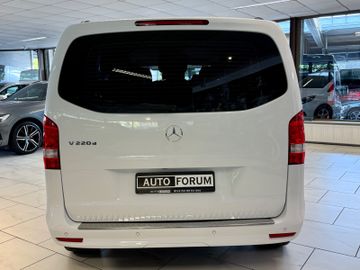 Mercedes V 220 - 10