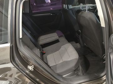 Volkswagen Passat - 9