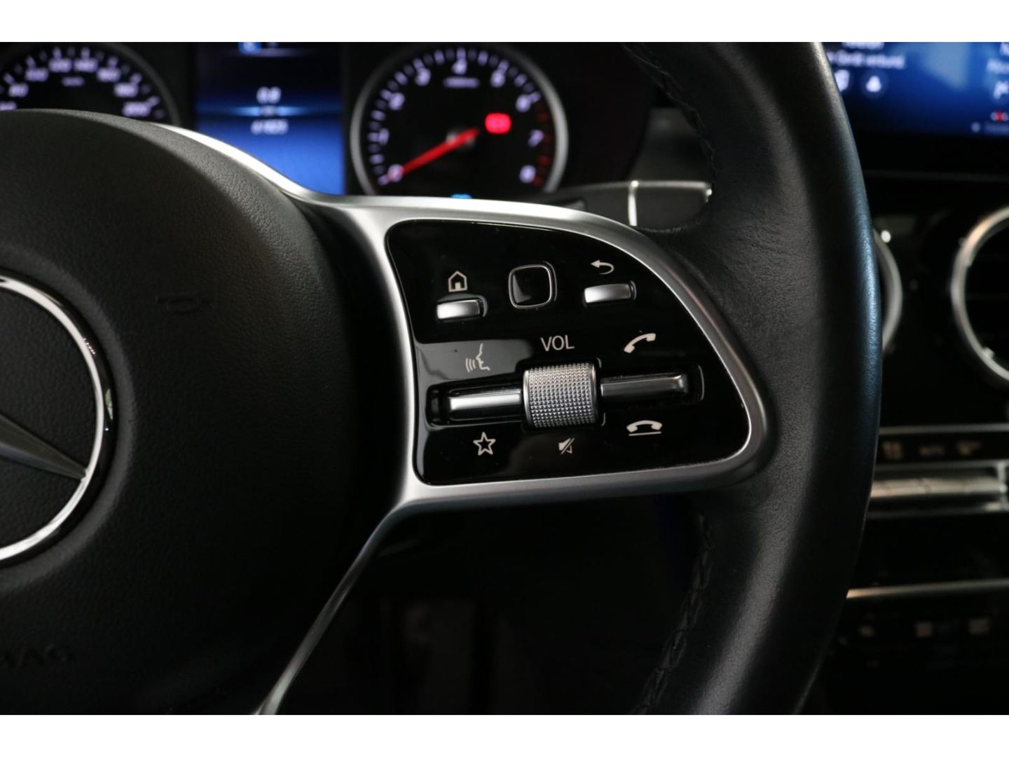Fahrzeugabbildung Mercedes-Benz GLC 200 4Matic e. Heckklappe AHK Navi LED