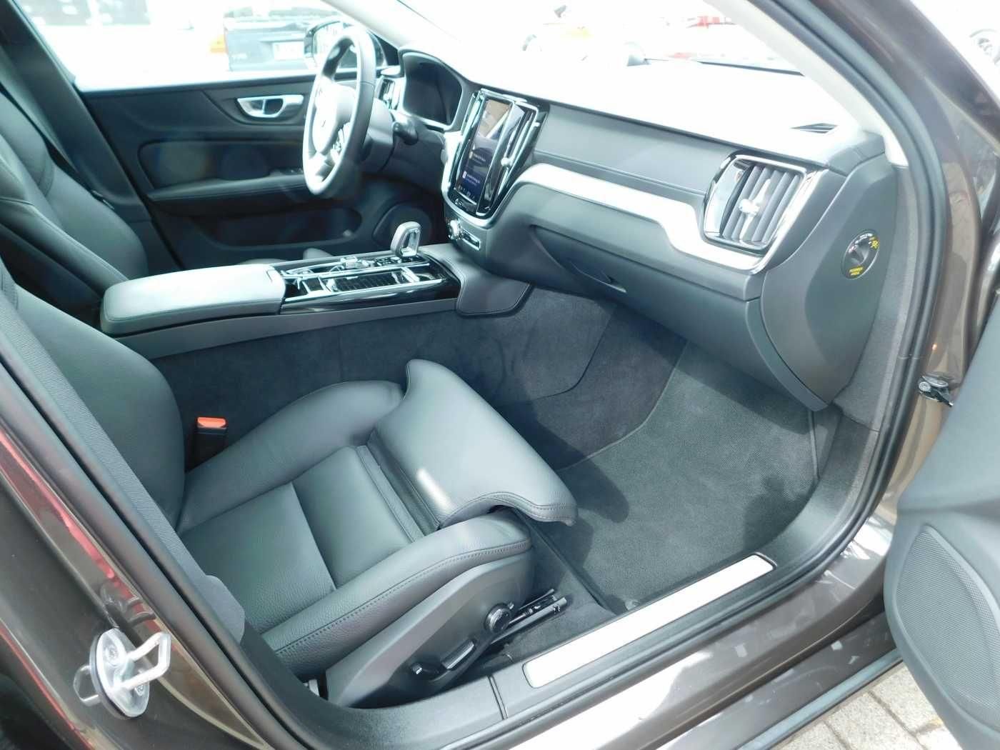 Fahrzeugabbildung Volvo V60 T6 Recharge AWD Ultra Dark