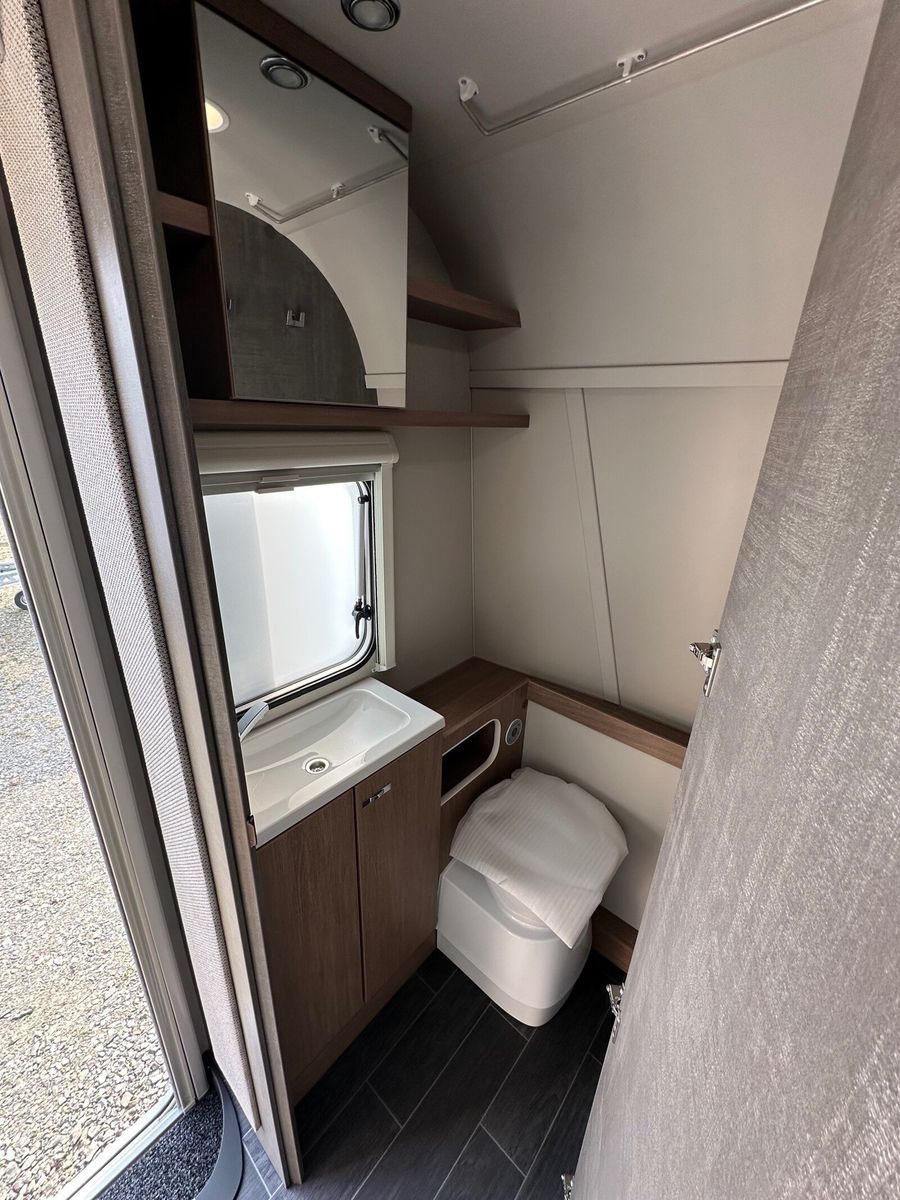 Fahrzeugabbildung Tabbert Senara 400 QD 2.3 Premium Interieur Exterieur
