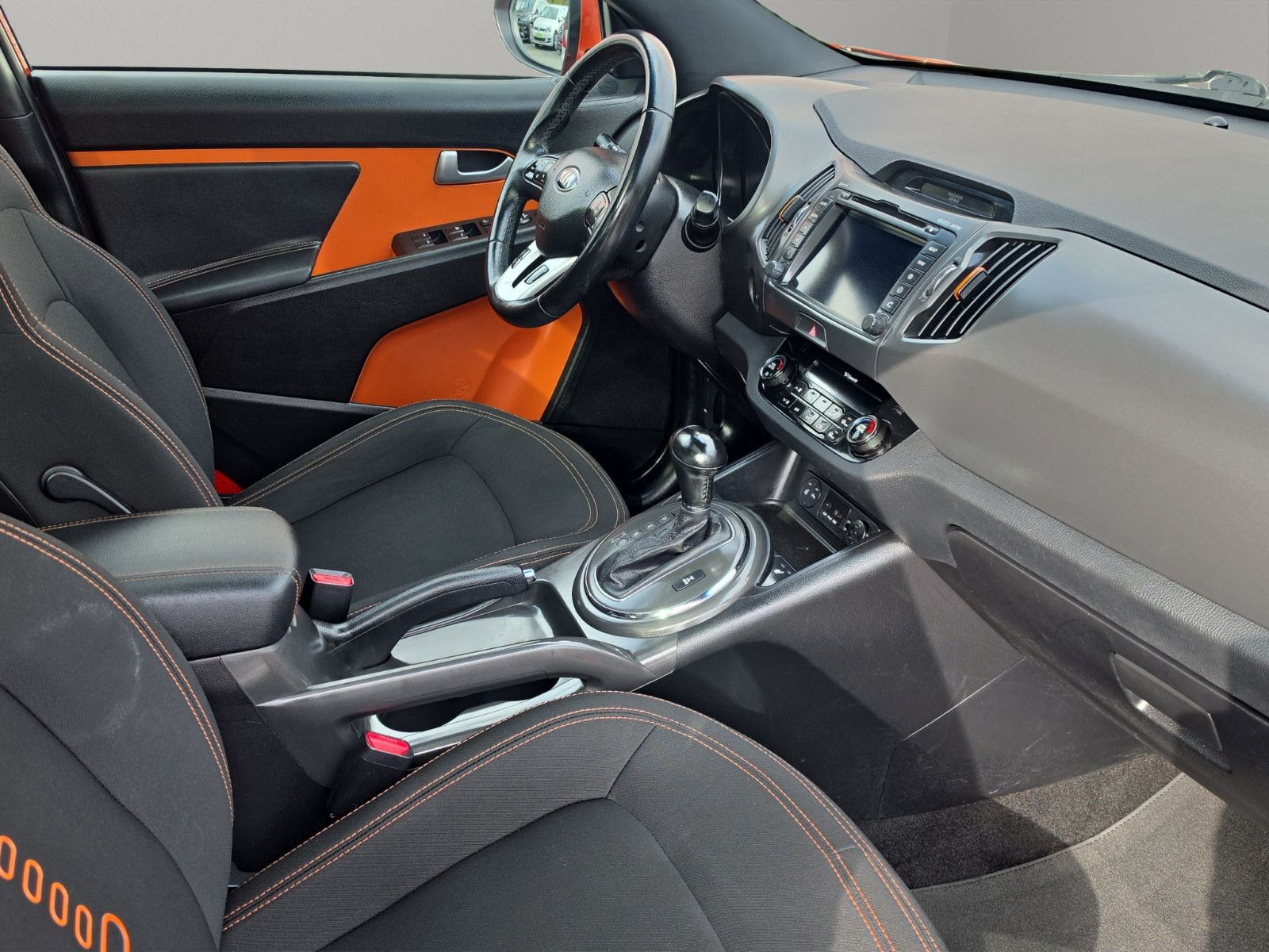 Fahrzeugabbildung Kia Sportage  ALLRAD 4X4 AUTOMAT/PANORAMA/NAVI/XENON