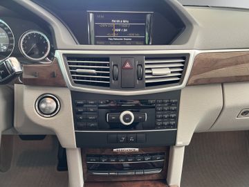 Bild 15 Mercedes-Benz E 350 CGI BlueEfficiency Elegance