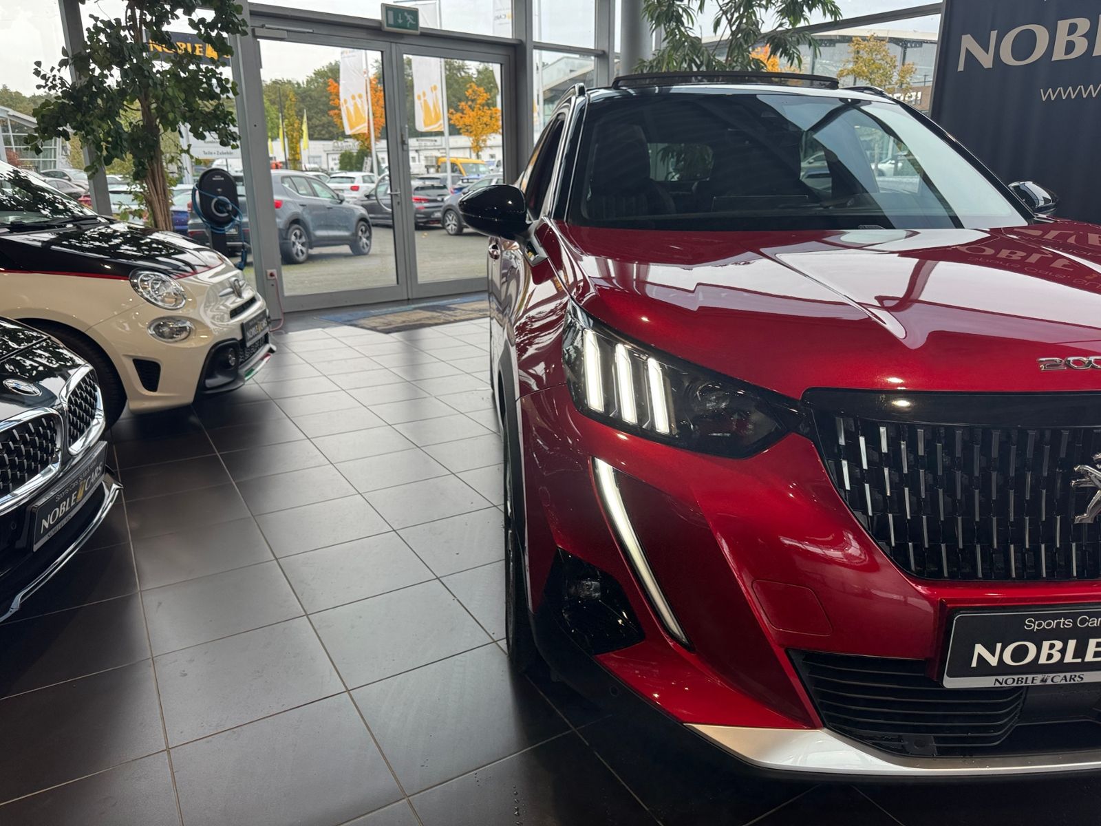 Fahrzeugabbildung Peugeot 2008 GT PANO LED NAVI ALU