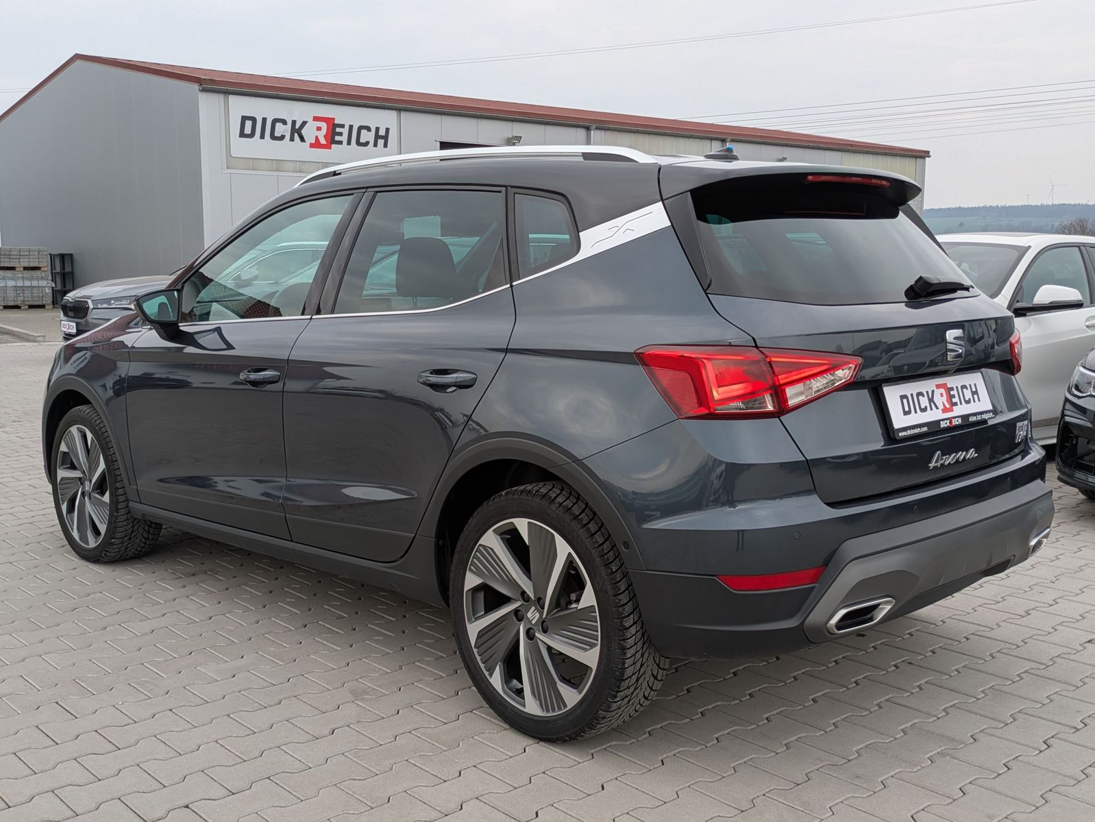 Fahrzeugabbildung SEAT Arona 1.0 TSI FR DSG AHK*ACC*LED*APP*DAB*KAMERA
