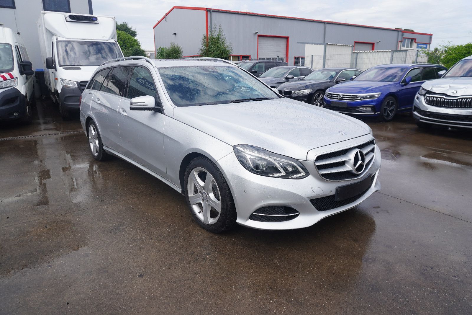MERCEDES-BENZ E 200