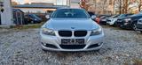 BMW 318i touring mit 143 PS  * NAVI  *PDC* - BMW 318 aus 2009: Kombi, 318i