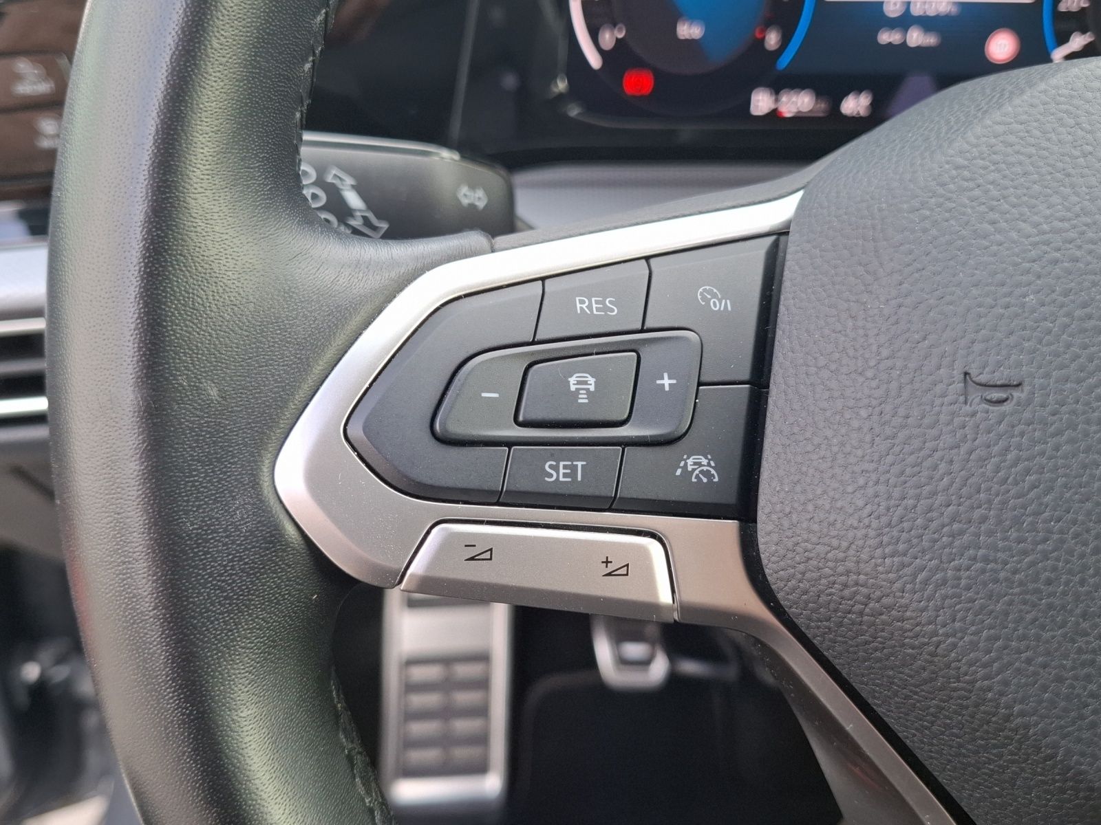Fahrzeugabbildung Volkswagen Golf VIII TSI Active Standhzg. LEDplus Navi AID