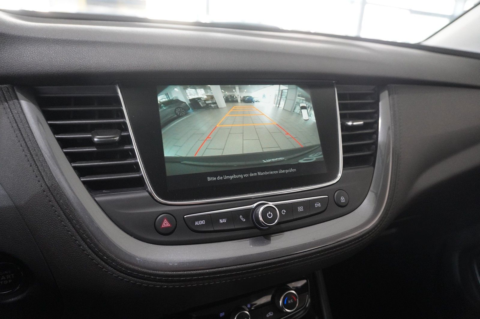 Fahrzeugabbildung Opel Grandland (X) 1.6T HYBRID NAVI/KAMERA/SH/SPORT