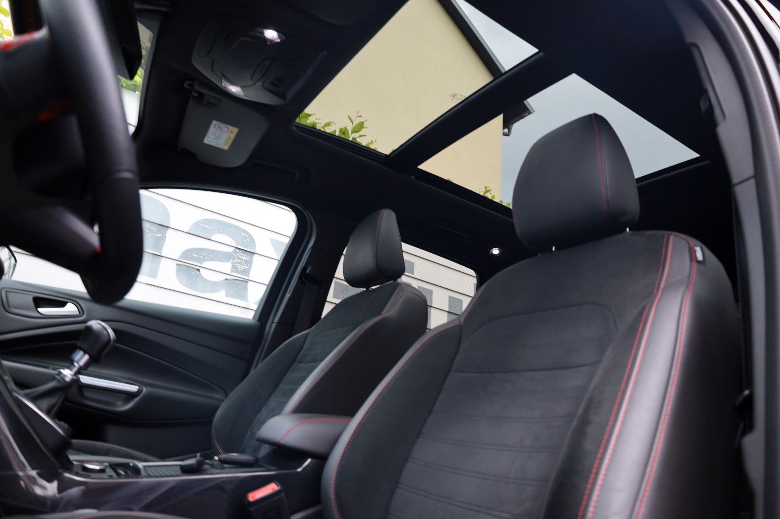 Fahrzeugabbildung Ford Kuga ST-Line T.Leder,Navi,Panorama,Kamera,SH,AHK