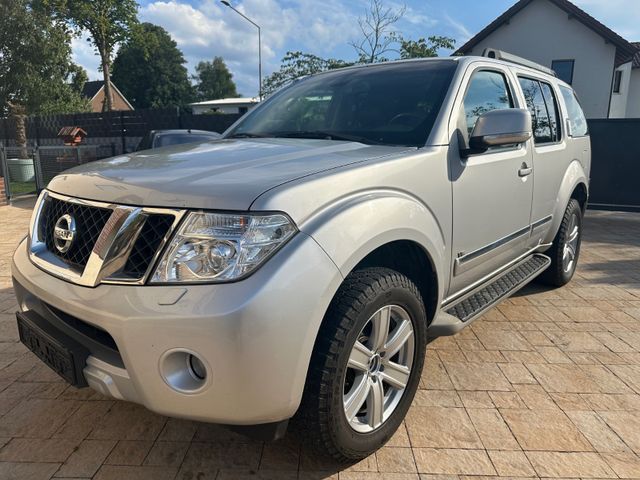 Nissan Pathfinder 3.0 dCi LE+Leder+Navi+SSD+AHK+Rückf+7