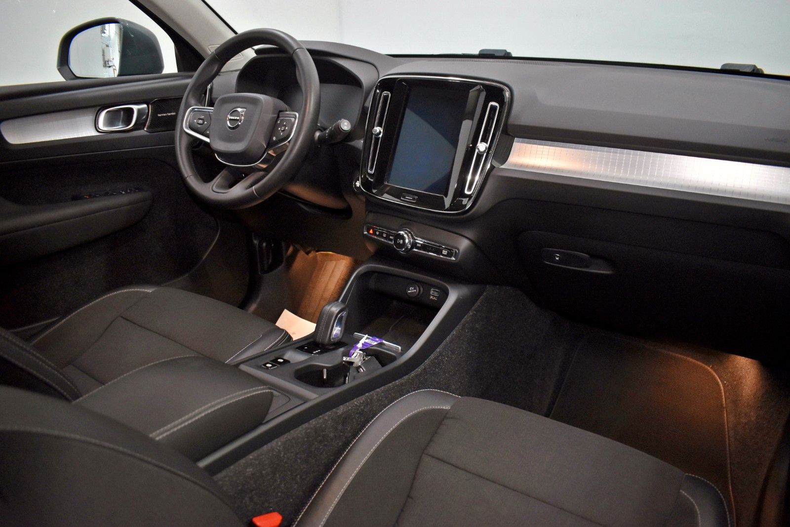 Fahrzeugabbildung Volvo XC40 Momentum Pro T.Leder,Navi,LED