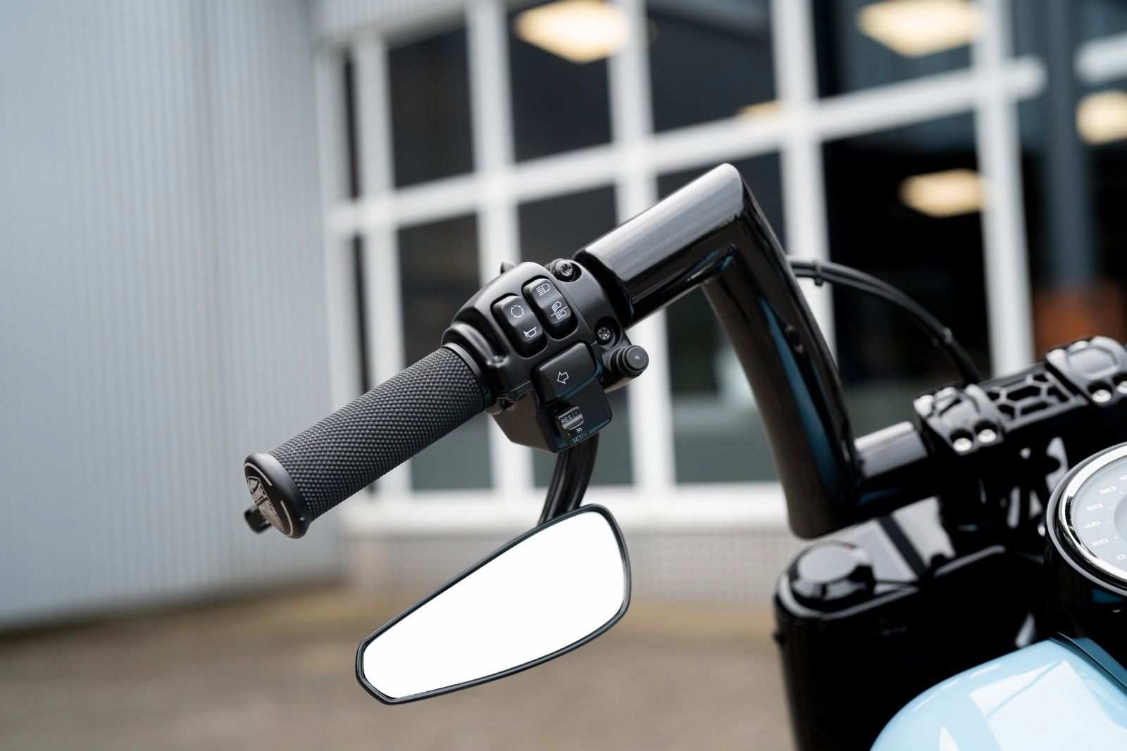 Fahrzeugabbildung Harley-Davidson Light Blue FAT BOY FLFBS 114 - Jekill & Hyde-