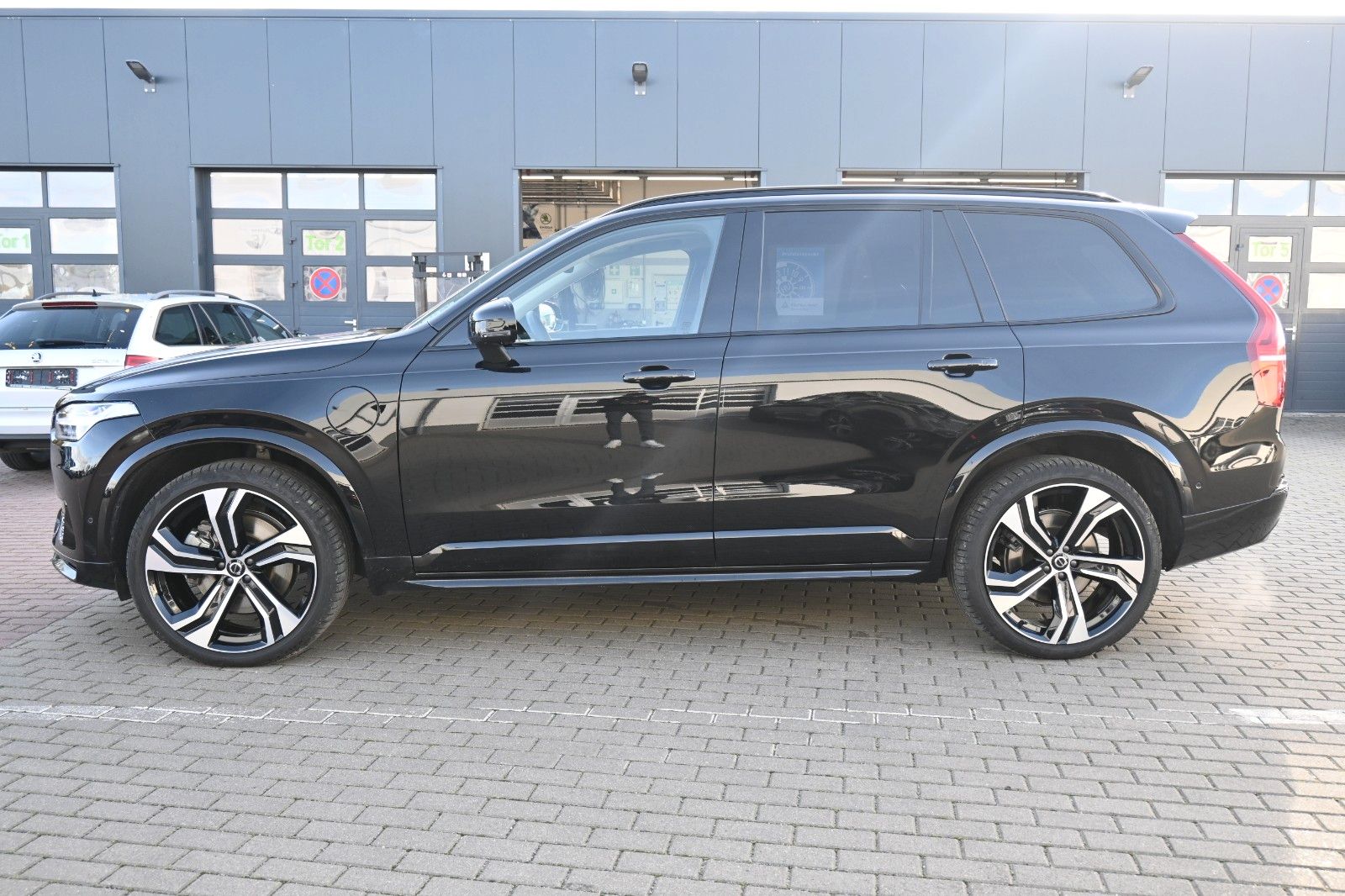 Fahrzeugabbildung Volvo XC90 T8 AWD RC Ultra Dark*LUFT*360°*ACC